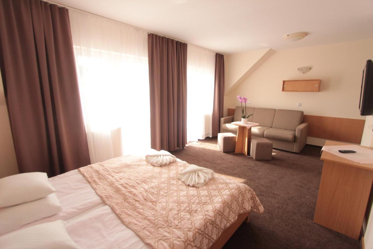 Hotel Sunset Przymorze Rewal Esterno foto